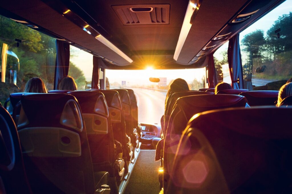 Busreise in den Sonnenaufgang